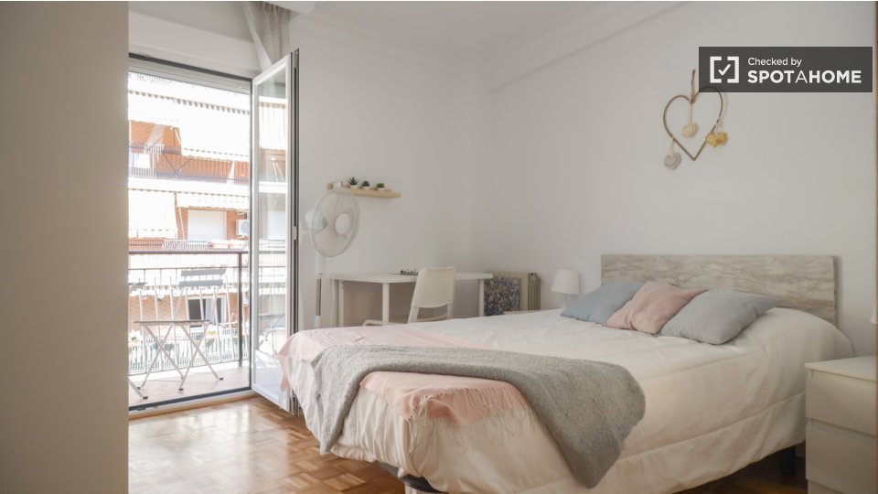 Double room Madrid, 5 beds, 140m² — photo 18