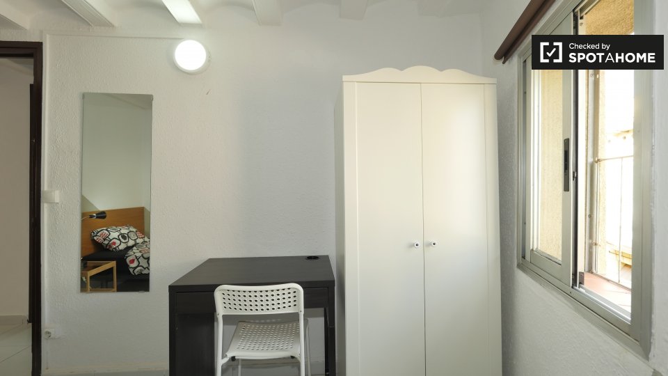 Double room Barcelona, 3 beds, 52m² — photo 3