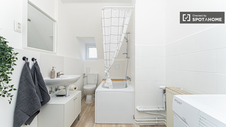 Double room Berlin, 9 beds, 135m² — photo 3
