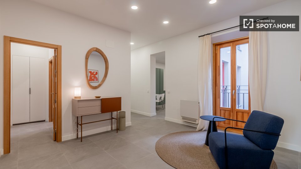 Apartamento de 2 dormitorios en alquiler en Embajadores, Madrid