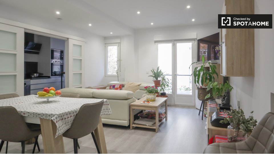 Double room Madrid, 3 beds — photo 17
