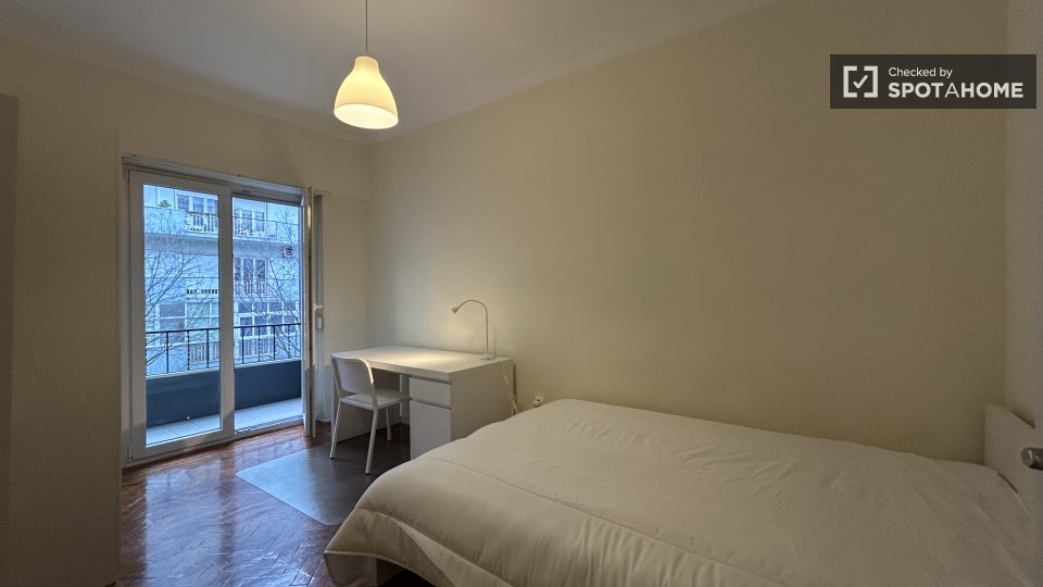 Double room Lisbon, 2 beds — photo 22