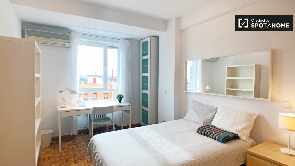 Double room Madrid, 4 beds, 90m² — photo 1