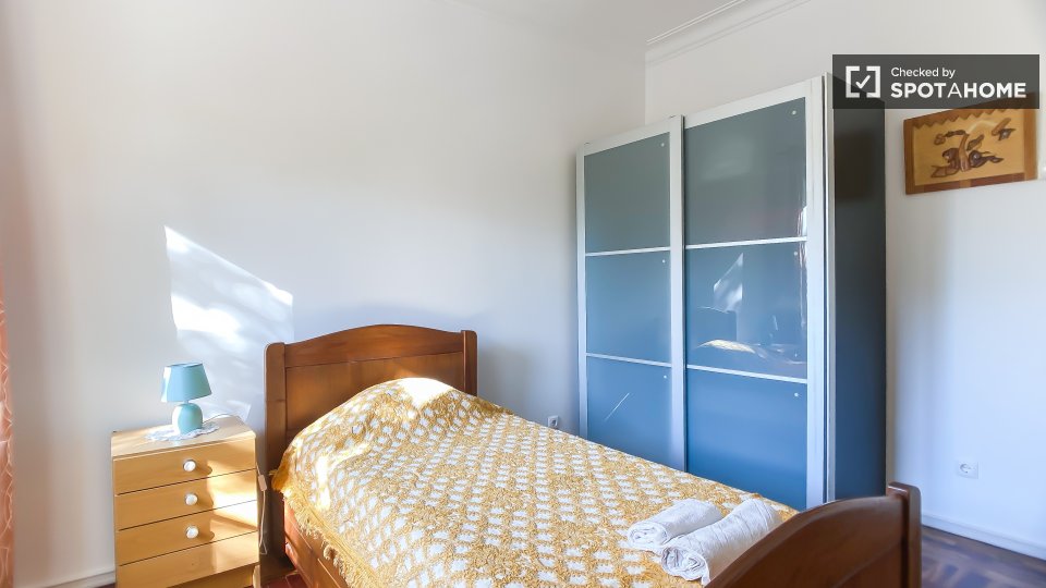 Double room Lisbon, 3 beds, 78m² — photo 44