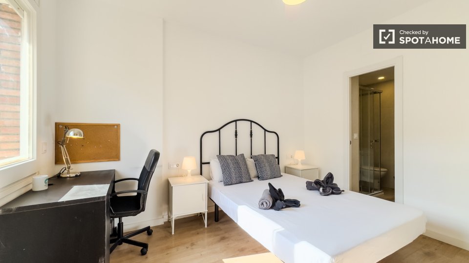 Double room Barcelona, 5 beds, 84m² — photo 10
