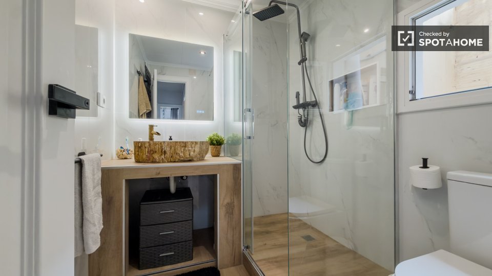 Apartment Barcelona, 3 beds, 67m² — photo 38