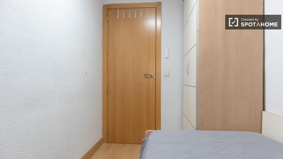 Double room Madrid, 4 beds, 61m² — photo 6