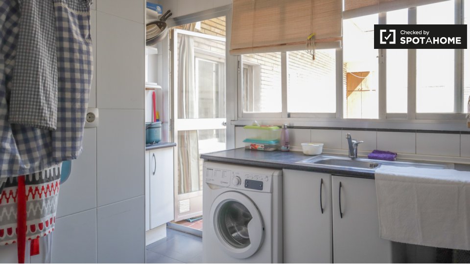 Double room Madrid, 4 beds, 100m² — photo 10