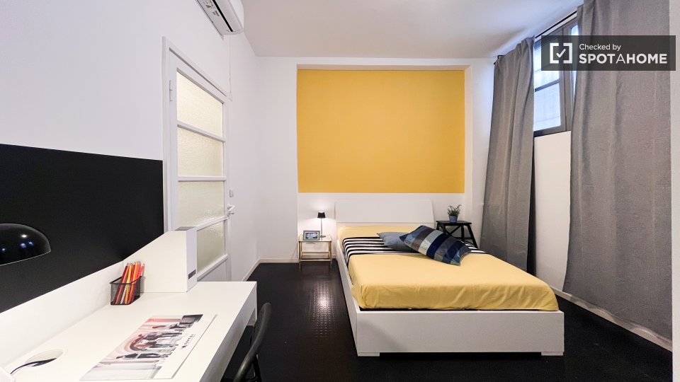 Double room Milan, 2 beds — photo 15