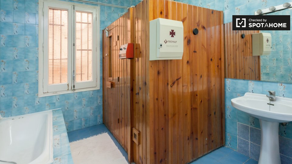Double room Barcelona, 7 beds, 195m² — photo 14