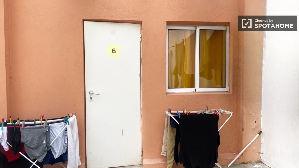 Double room Lisbon, 6 beds — photo 8