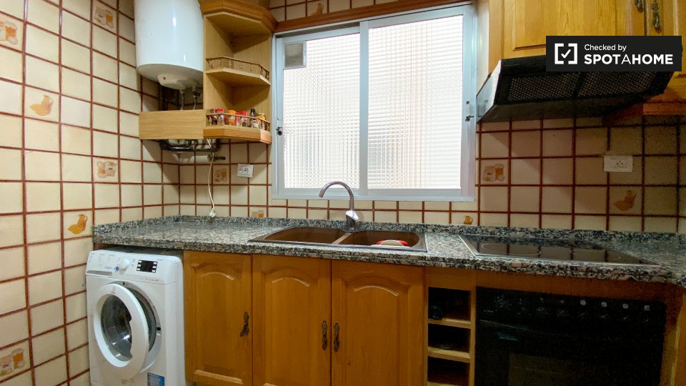 Double room Valencia, 3 beds, 75m² — photo 12