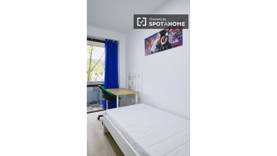 Double room Dusseldorf, 5 beds, 90m² — photo 15