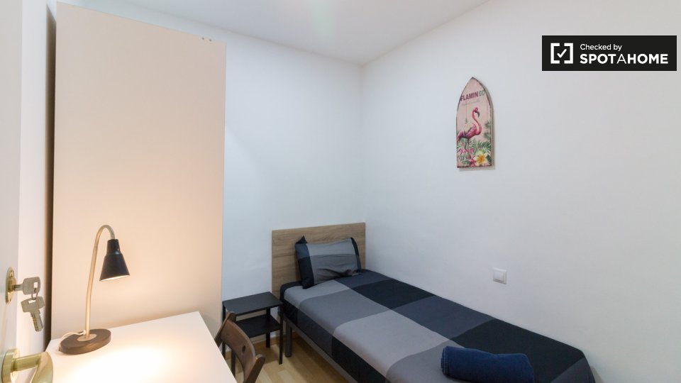 Double room Barcelona, 5 beds, 65m² — photo 6