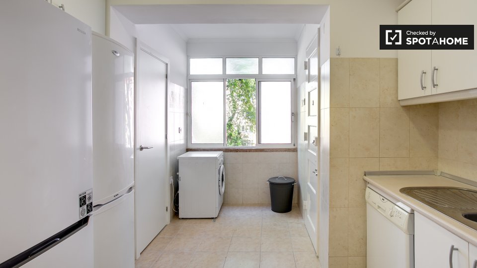 Double room Lisbon, 4 beds — photo 16