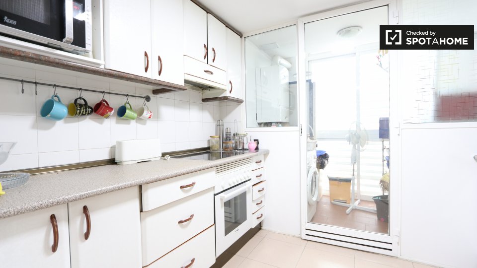Double room Madrid, 3 beds, 62m² — photo 10