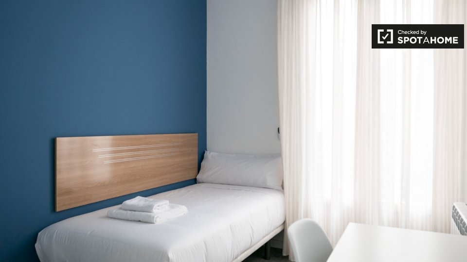 Double room Madrid, 15 beds, 250m² — photo 1