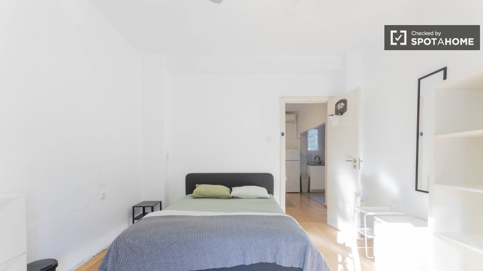 Double room Valencia, 3 beds — photo 2