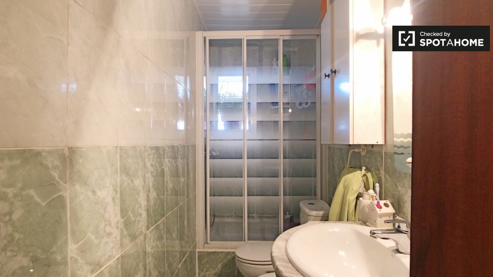 Double room Madrid, 2 beds, 75m² — photo 16