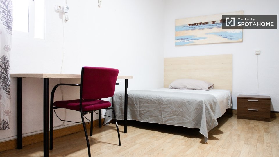 Double room Madrid, 10 beds, 200m² — photo 1