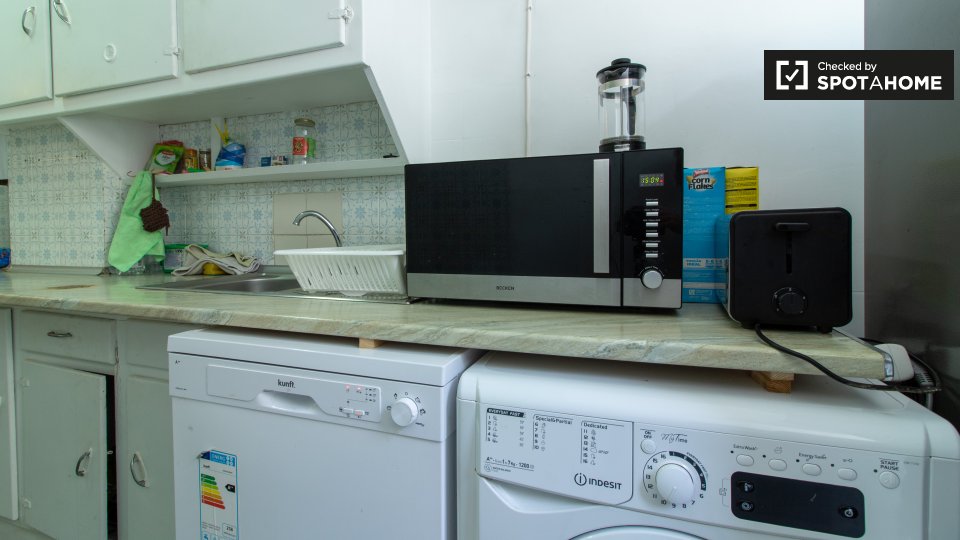 Double room Lisbon, 3 beds, 75m² — photo 7