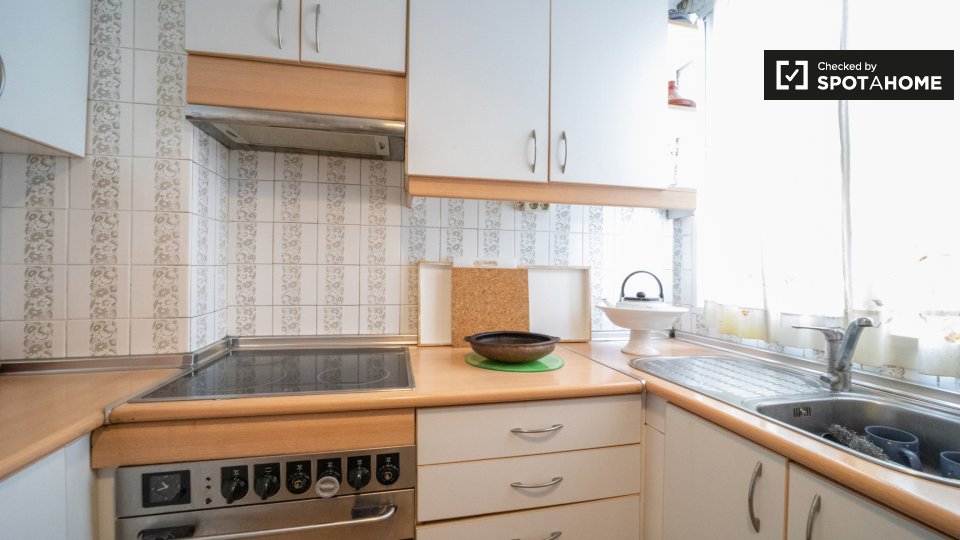 Double room Madrid, 5 beds, 150m² — photo 17
