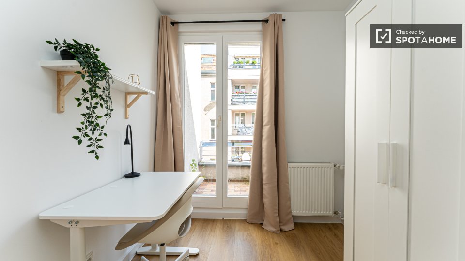 Double room Berlin, 5 beds, 80m² — photo 1