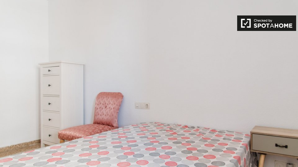 Double room Valencia, 5 beds, 160m² — photo 2
