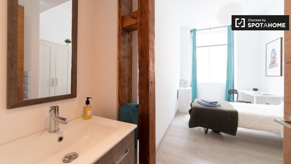 Double room Lisbon, 5 beds, 120m² — photo 1