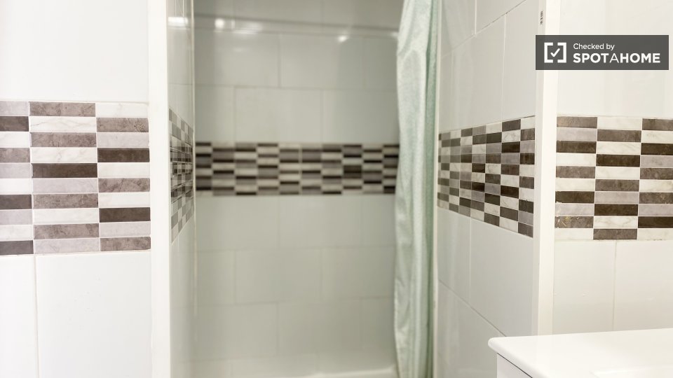 Double room Lisbon, 6 beds — photo 14