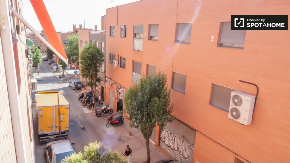 Double room Madrid, 2 beds — photo 6