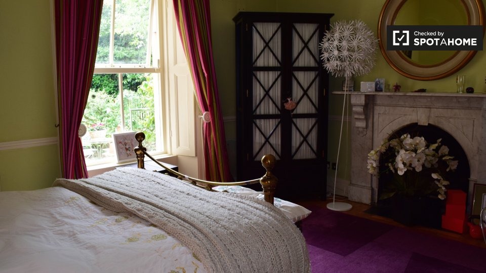 Decorated room in 5bedroom apartment in Churchtown, Dublin (ref