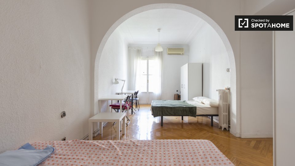 Double room Madrid, 8 beds, 200m² — photo 3