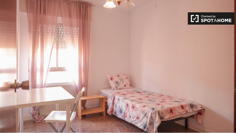Double room Madrid, 4 beds — photo 11