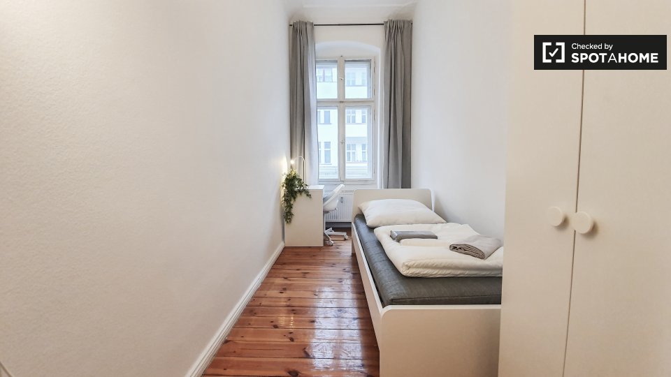 Double room Berlin, 3 beds — photo 1