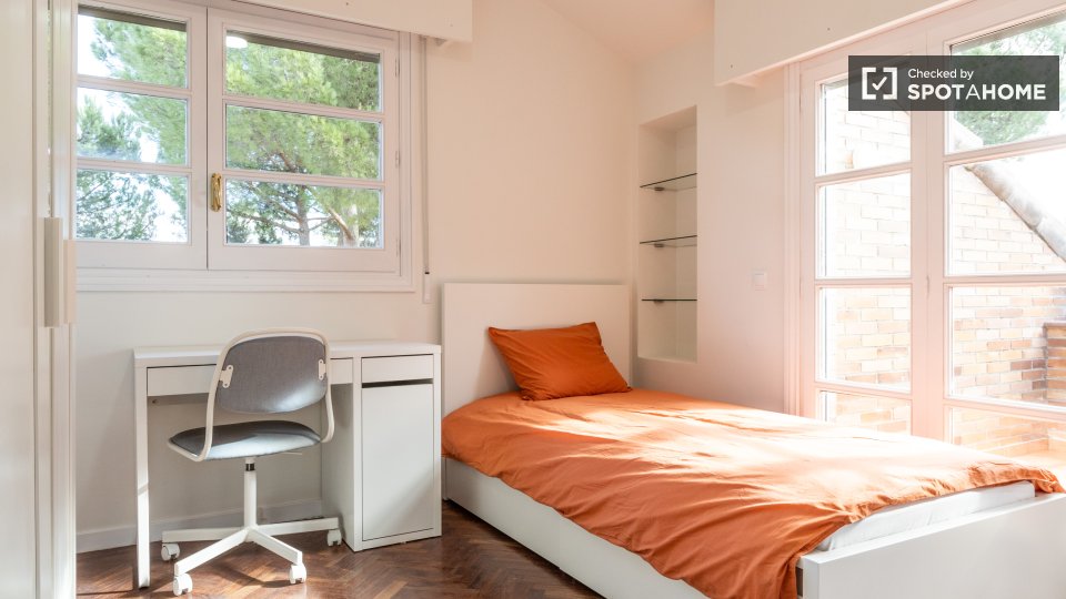 Double room Madrid, 14 beds — photo 17