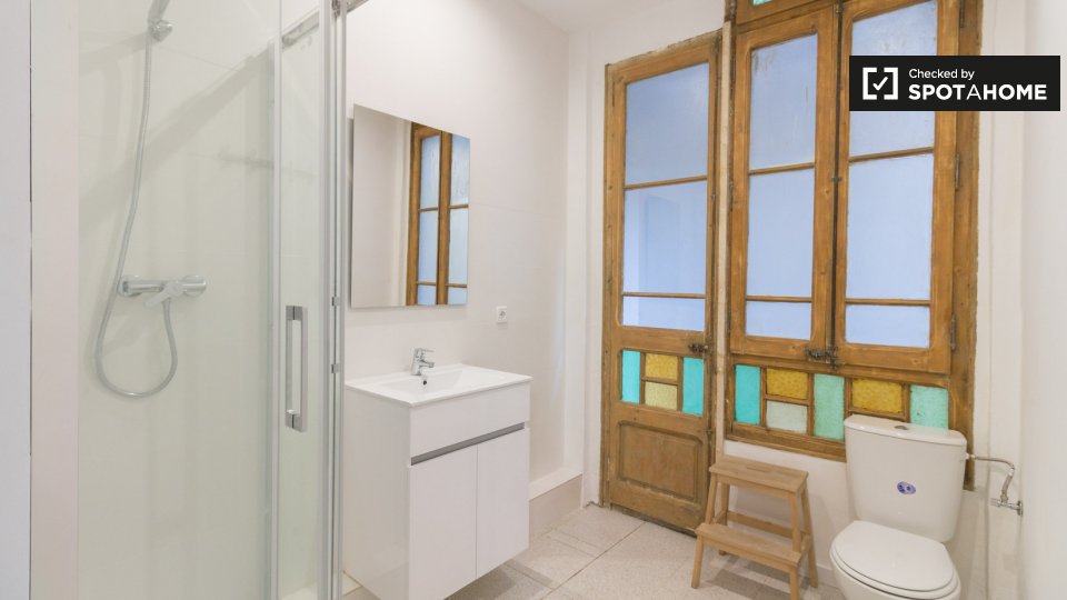 Double room Barcelona, 7 beds, 160m² — photo 4