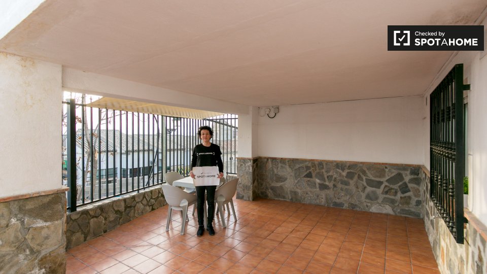 Double room Granada, 3 beds, 95m² — photo 11