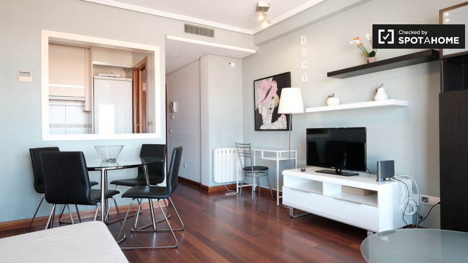 Apartment Madrid, 1 bed, 55m² — photo 1