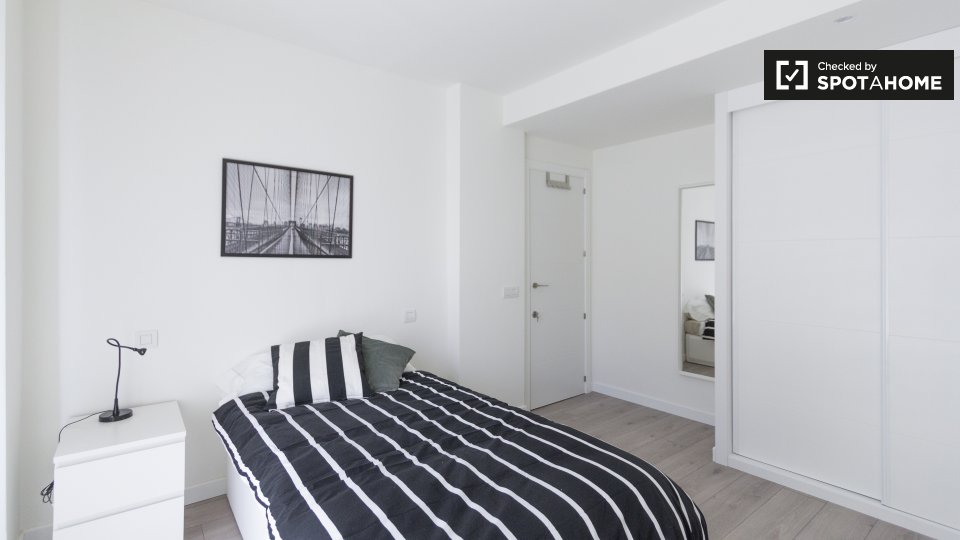 Double room Madrid, 4 beds, 90m² — photo 2