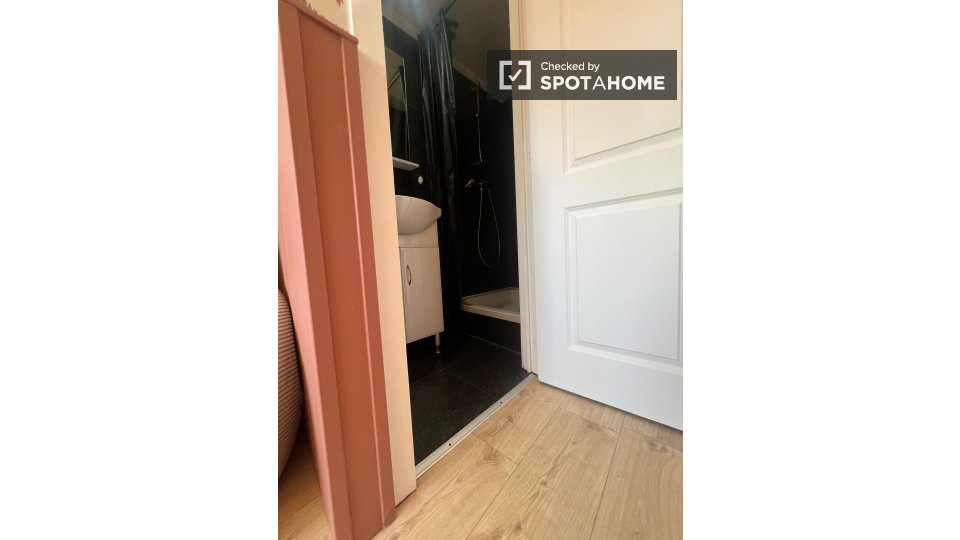 Double room Brussels, 7 beds — photo 8