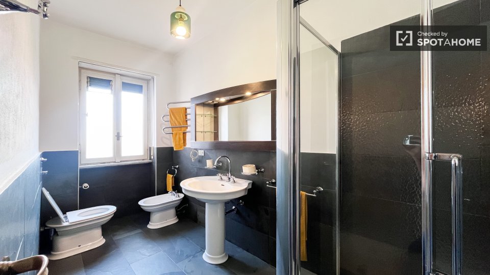 Double room Milan, 4 beds — photo 8