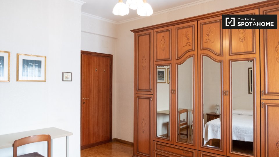 Double room Rome, 3 beds, 100m² — photo 1