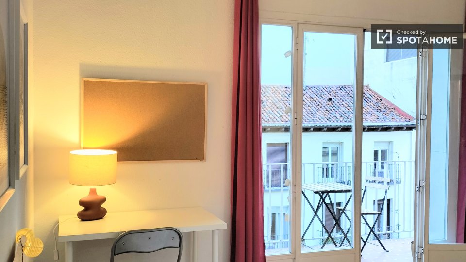 Double room Madrid, 6 beds, 200m² — photo 43