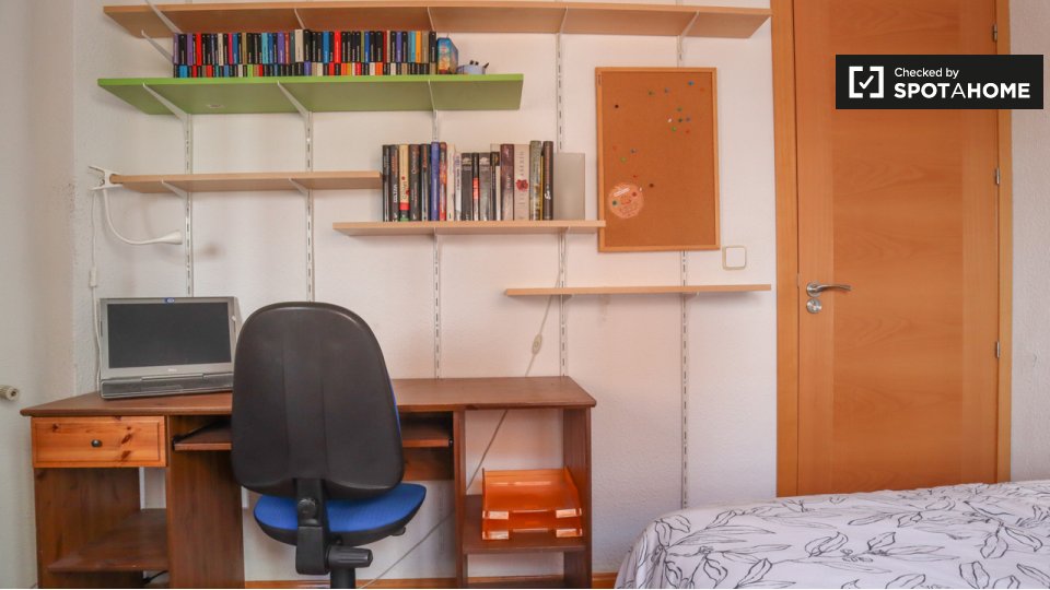 Double room Madrid, 3 beds, 79m² — photo 5