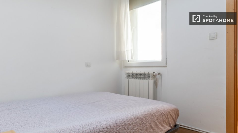 Double room Madrid, 3 beds — photo 38