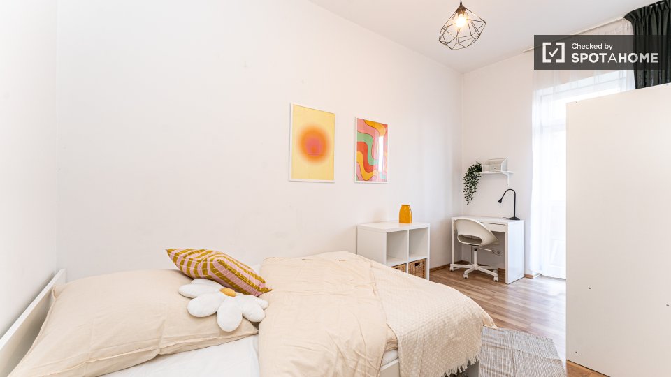 Double room Berlin, 3 beds, 58m² — photo 9