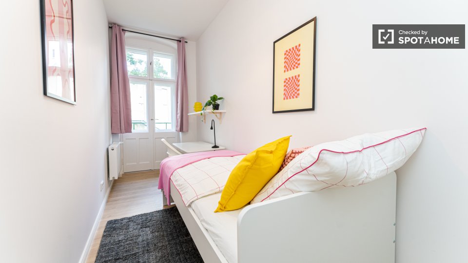 Double room Berlin, 2 beds, 36m² — photo 8