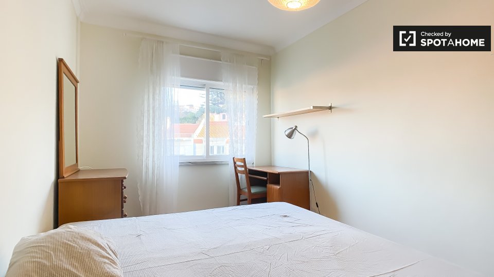 Double room Lisbon, 3 beds, 65m² — photo 3