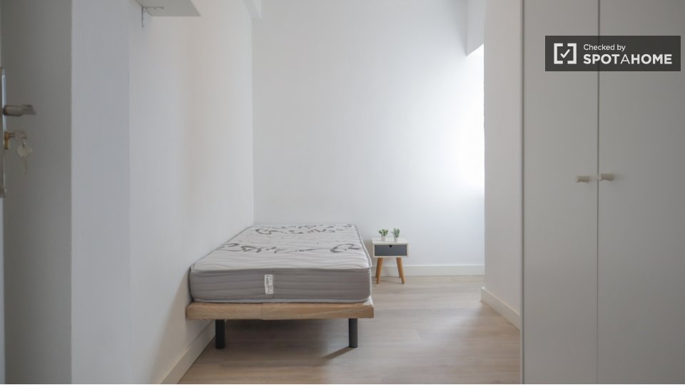 Double room Madrid, 4 beds, 65m² — photo 15